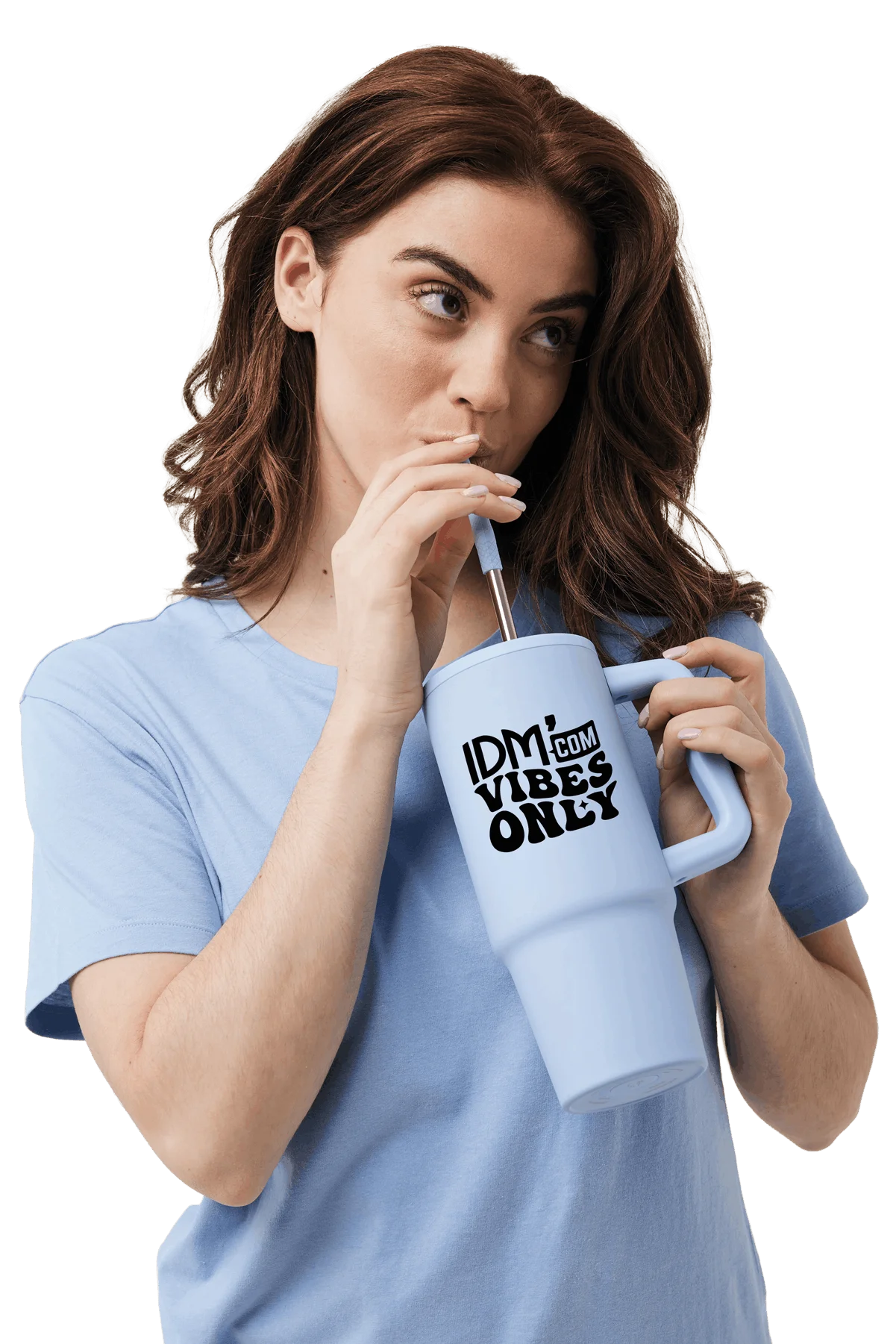 Femme avec un mug IDM VIBES ONLY